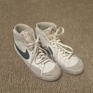 Nike blazers mid - 5 Youth or a ladies 6.5/7